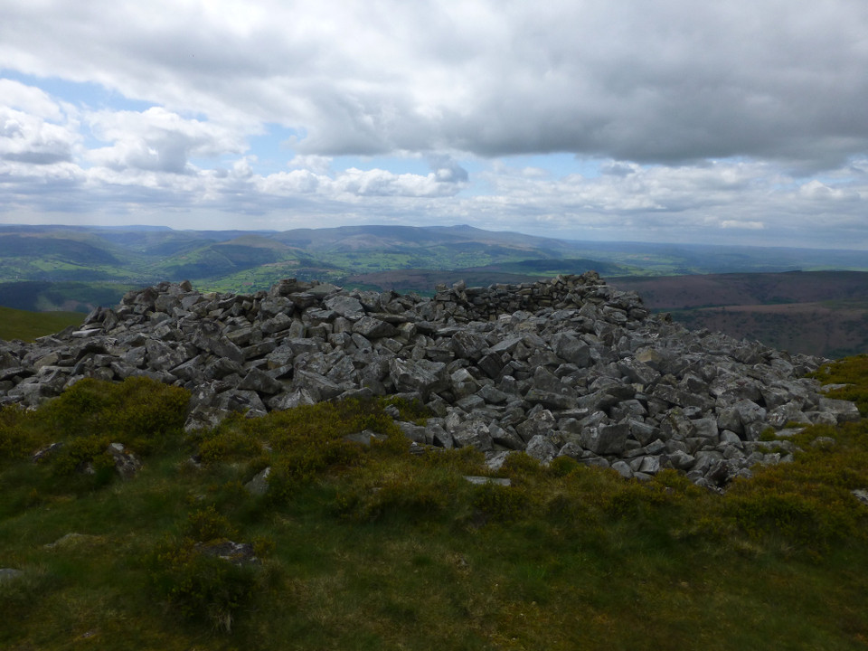 Pen Allt-Mawr (Cairn(s)) by thesweetcheat