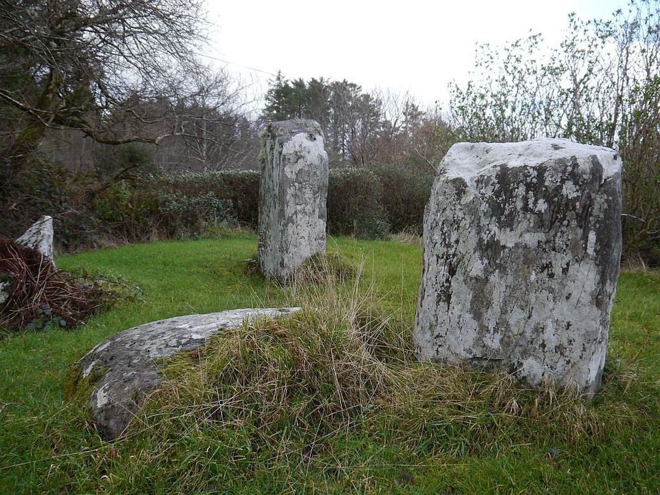 Teernahillane (Stone Row / Alignment) by Meic