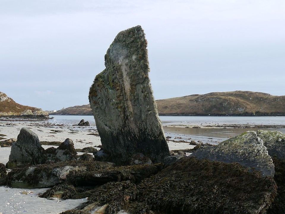 Ballynaule (Standing Stone / Menhir) by Meic