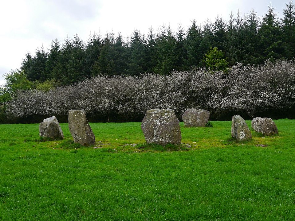 Knocknaneirk SW (Stone Circle) by Meic