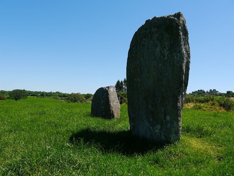 Ballyhalwick (Stone Row / Alignment) by Meic