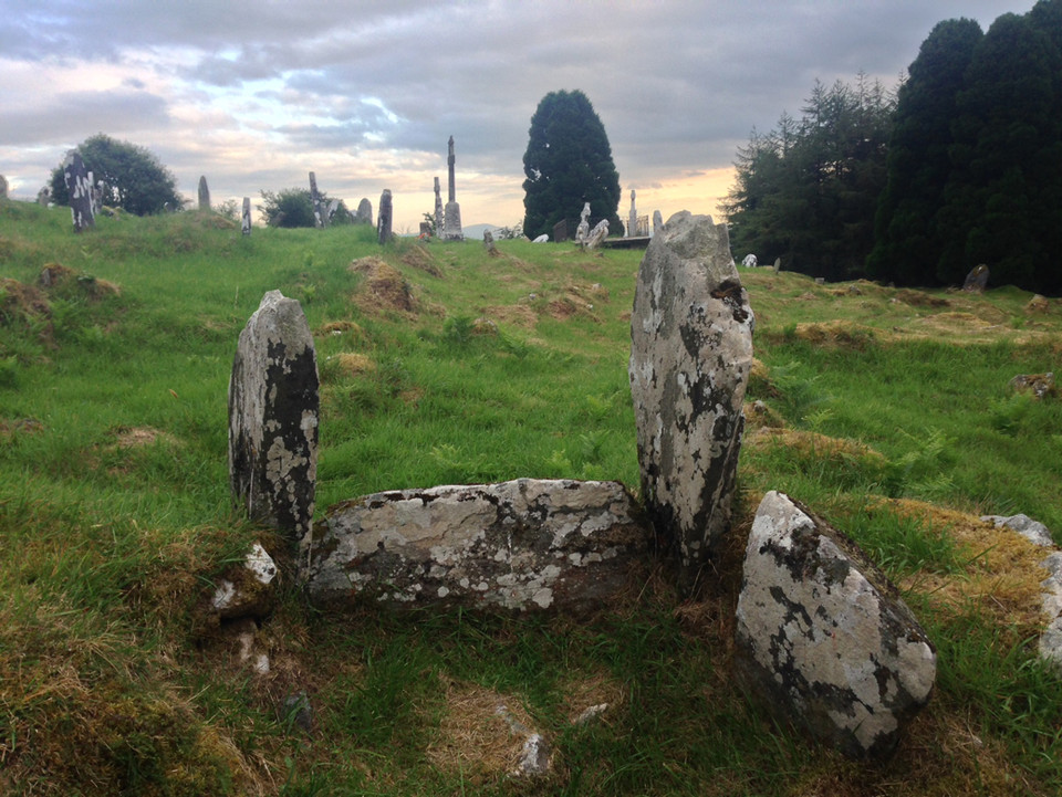 Kilranelagh Graveyard (Standing Stones) by ryaner