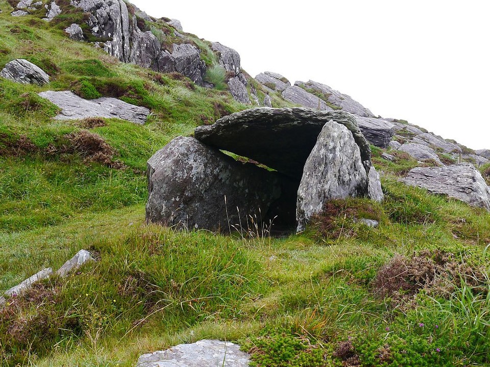 Coomatloukane North (Wedge Tomb) by Meic