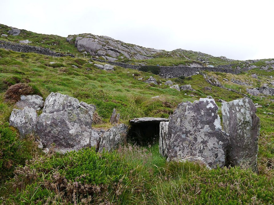 Coomatloukane (Wedge Tomb) by Meic