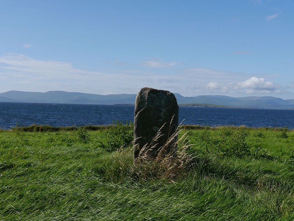 Urhin (Standing Stone / Menhir) by Meic
