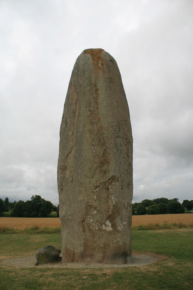 Menhir de Champ-Dolent (Standing Stone / Menhir) by postman