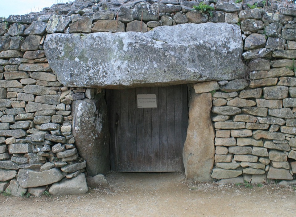 Table des Marchants (Chambered Cairn) by postman