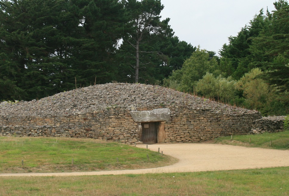 Table des Marchants (Chambered Cairn) by postman