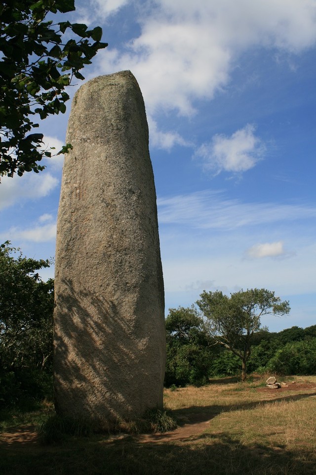 Kerloas (Standing Stone / Menhir) by postman