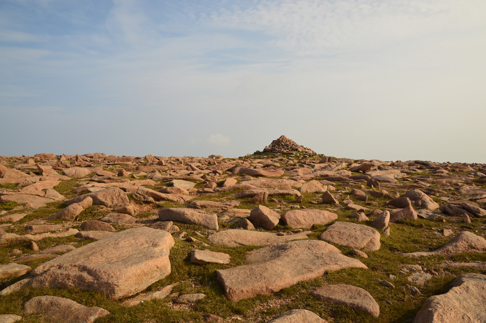 Ronas Hill (Chambered Cairn) by thelonious