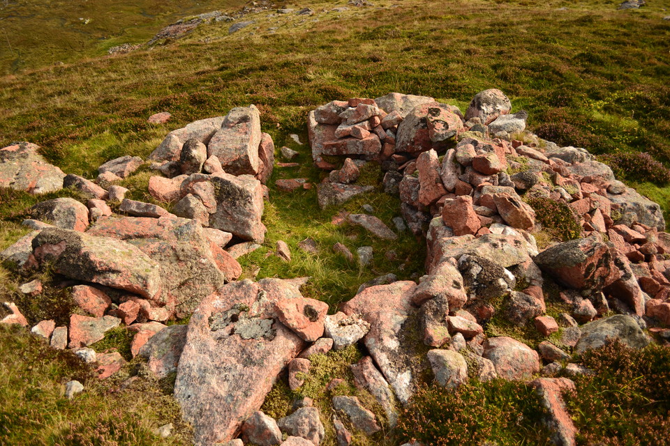 Beorgs of Housetter Cairn (Chambered Cairn) by thelonious