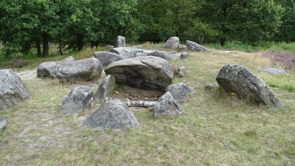Glaner Braut 2 (Chambered Tomb) by Nucleus