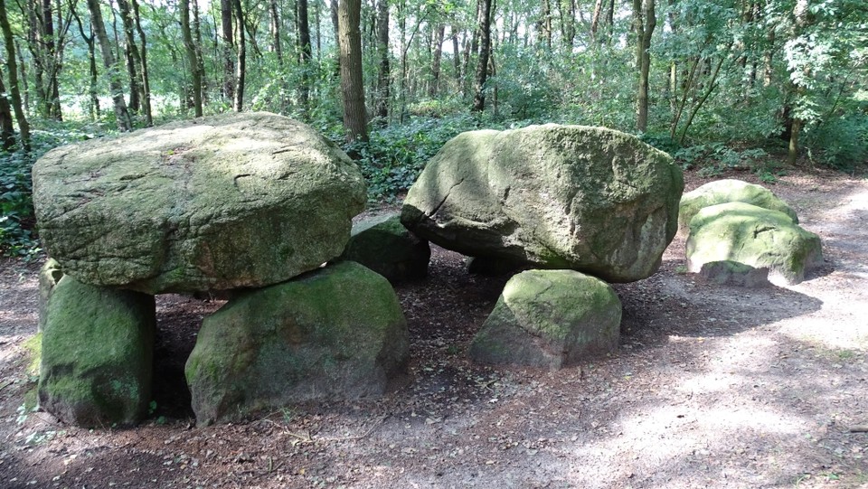 Hünensteine - Lindern (Passage Grave) by Nucleus