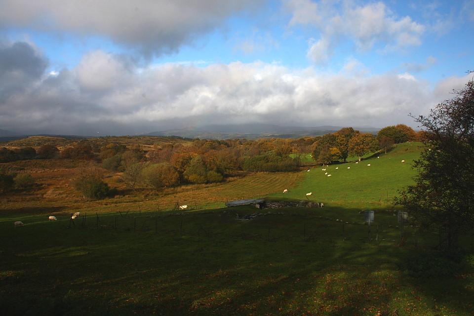 Capel Garmon (Chambered Cairn) by GLADMAN