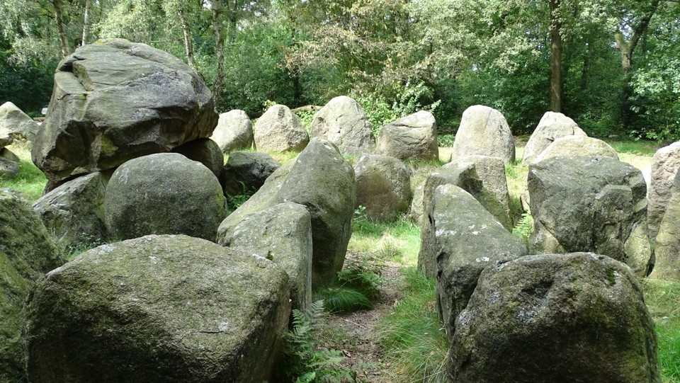 Kleinenknetener Steine 2 (Passage Grave) by Nucleus