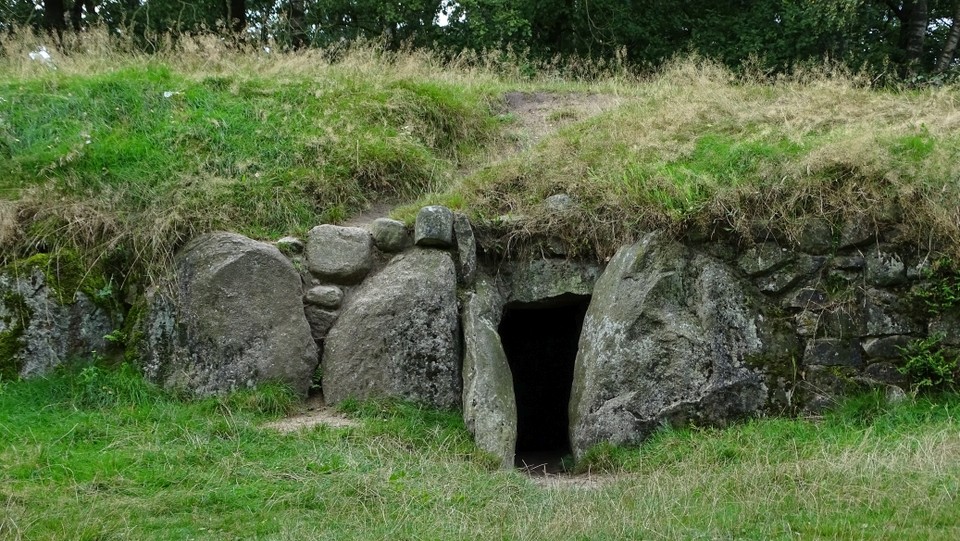 Kleinenknetener Steine 1 (Passage Grave) by Nucleus