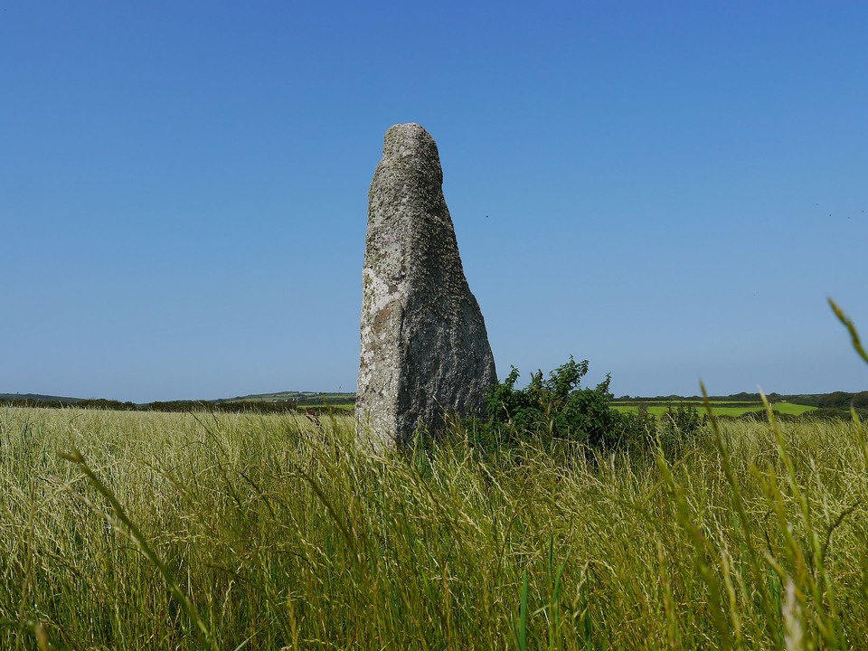 The Blind Fiddler (Standing Stone / Menhir) by Meic