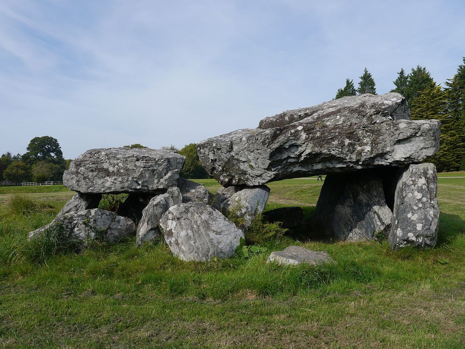 Plas Newydd Burial Chamber (Dolmen / Quoit / Cromlech) by Meic