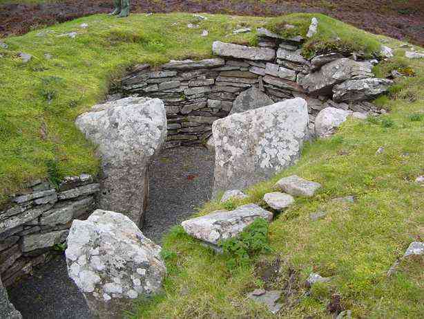 Garrywhin (Chambered Cairn) by Bill