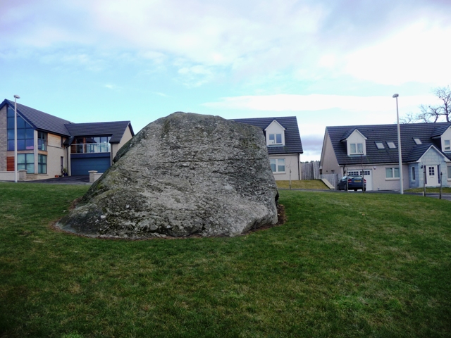 Deil's Stane (Natural Rock Feature) by drewbhoy