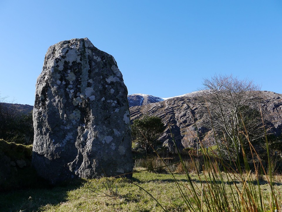 Coomgira (Standing Stone / Menhir) by Meic