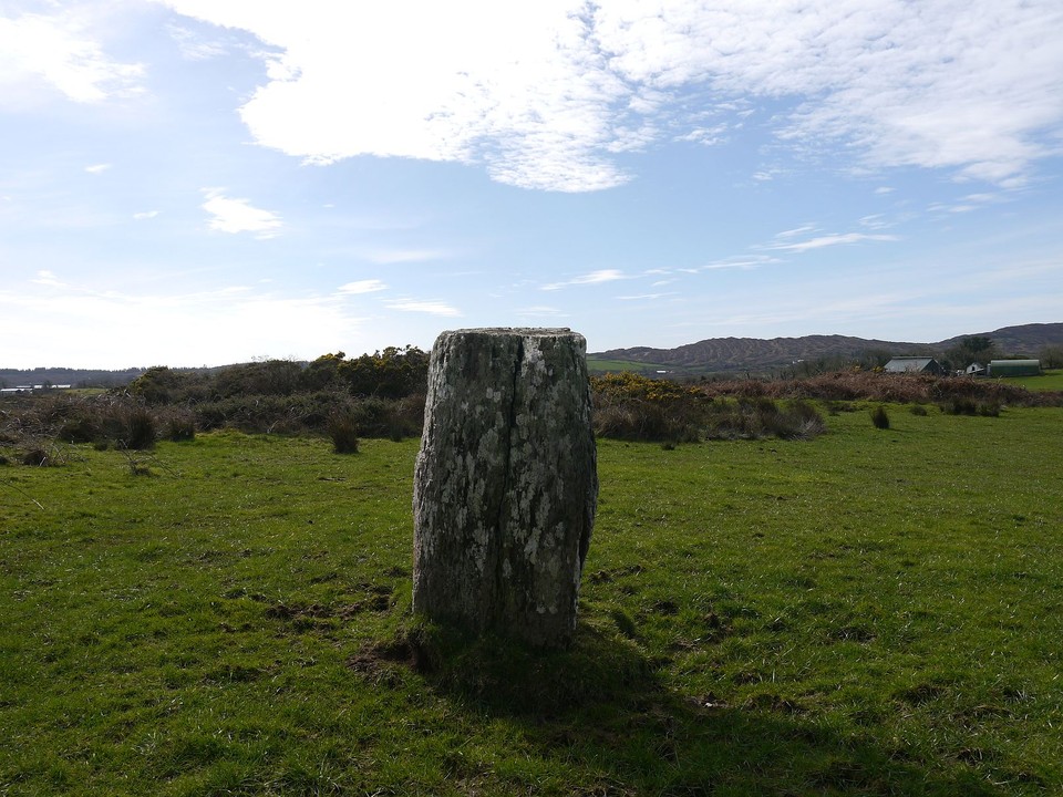 Rathruane Beg (Standing Stone / Menhir) by Meic