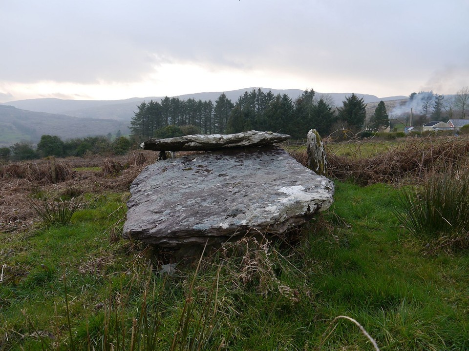 Keamcorravooly (Wedge Tomb) by Meic