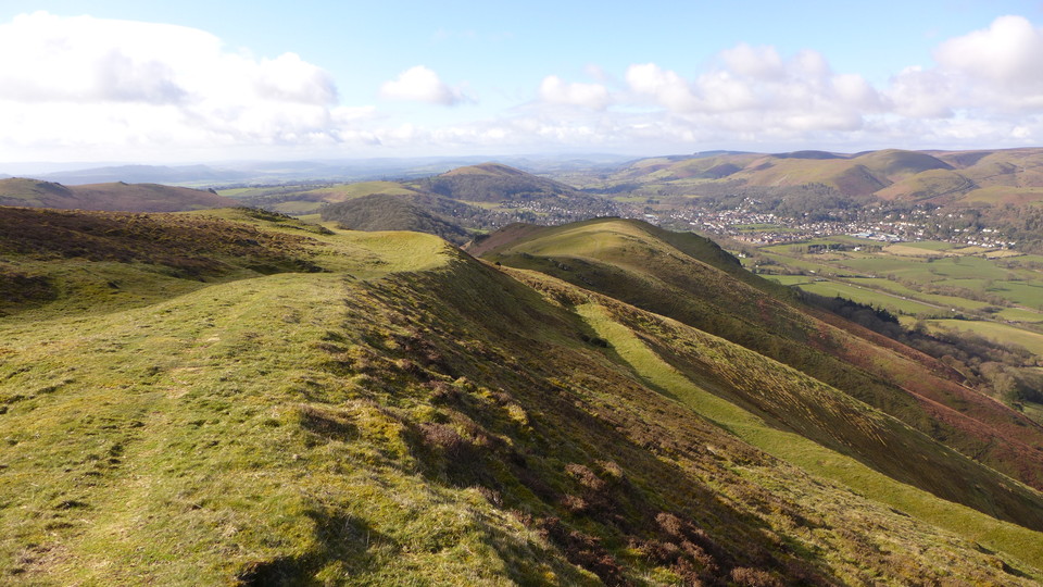 Caer Caradoc (Church Stretton) (Hillfort) by thelonious