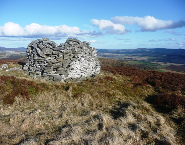 Lord Arthur's Hill (Cairn(s)) by drewbhoy