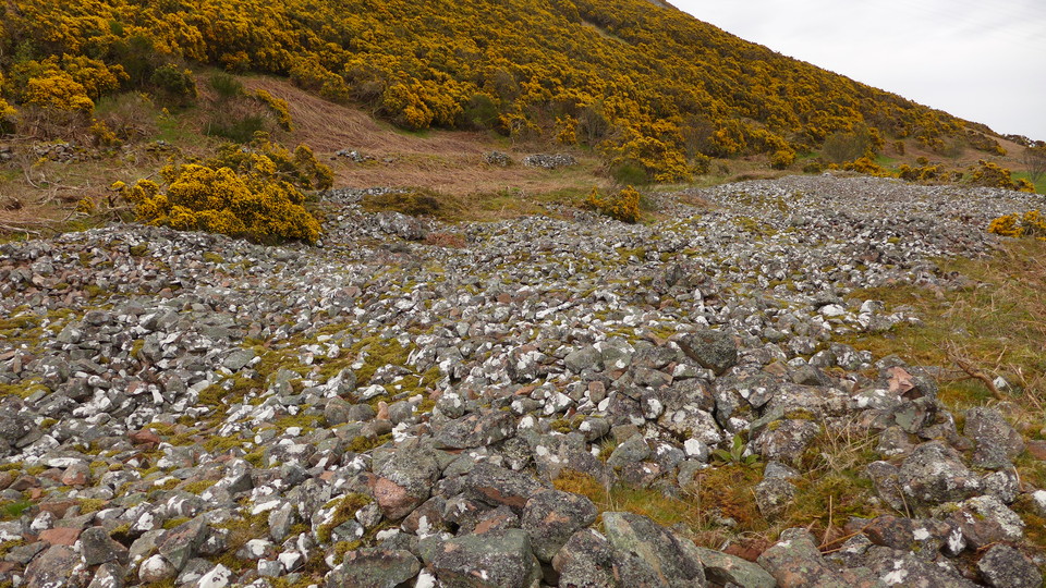 Carn Laggie (Long Cairn) by thelonious