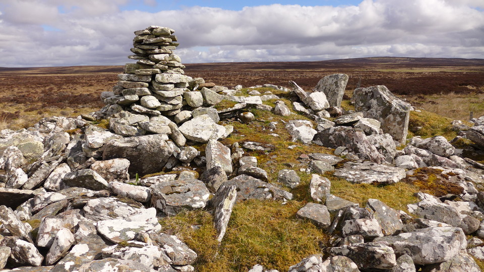 Carn Liath (Chambered Cairn) by thelonious