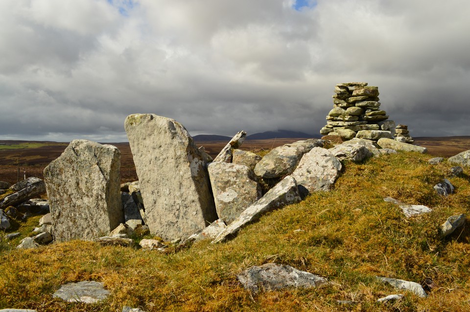 Carn Liath (Chambered Cairn) by thelonious