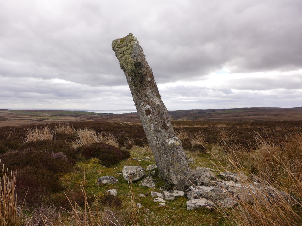 Cnoc Na Maranaich (Standing Stone / Menhir) by thelonious