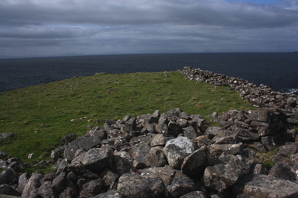 Dun Liath, Kilmuir (Stone Fort / Dun) by GLADMAN