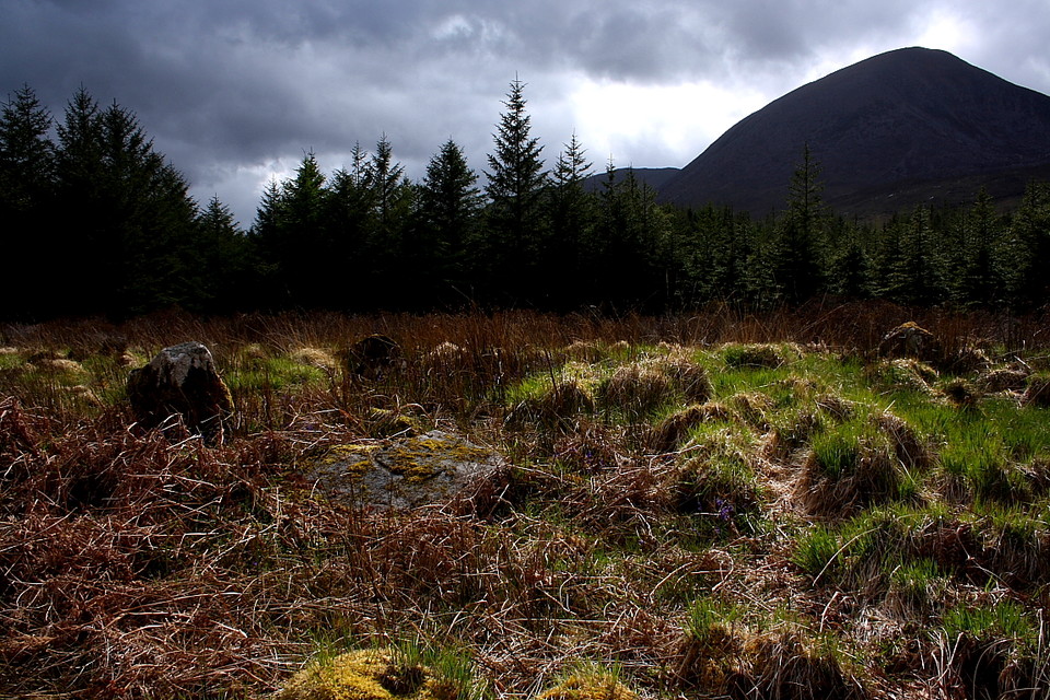 Beinn Na Caillich (Chambered Cairn) by GLADMAN