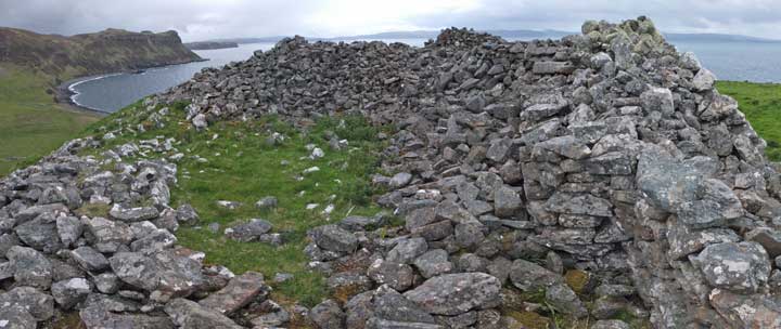 Dun Skudiburgh (Stone Fort / Dun) by LesHamilton