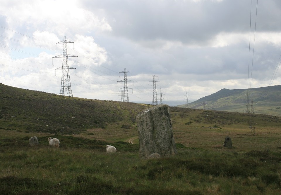 Bwlch-y-Ddeufaen (Standing Stones) by postman