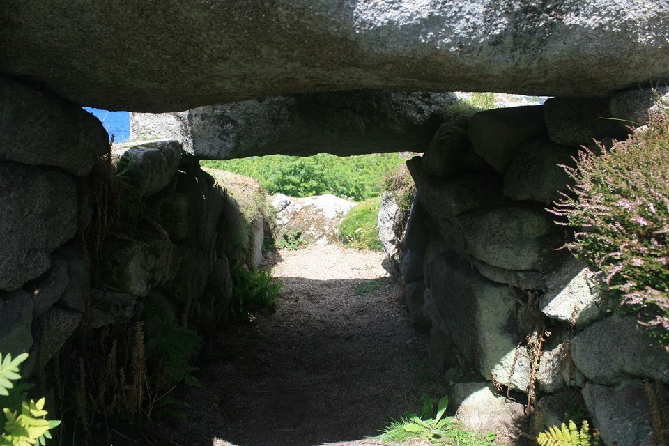 Innisidgen Lower (Chambered Cairn) by postman