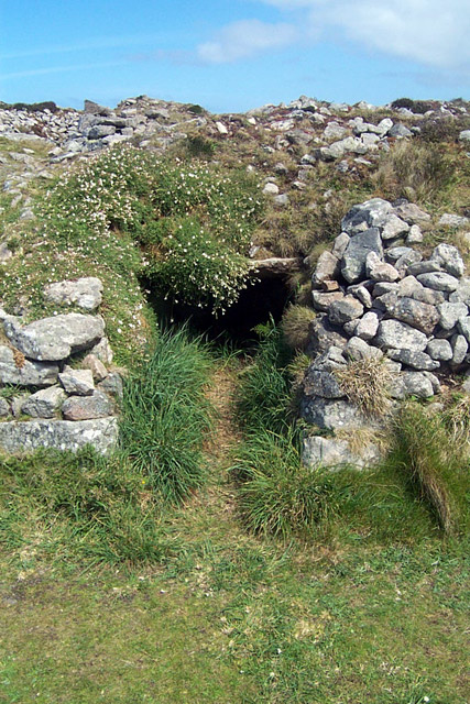 Carn Gluze (Chambered Cairn) by IronMan