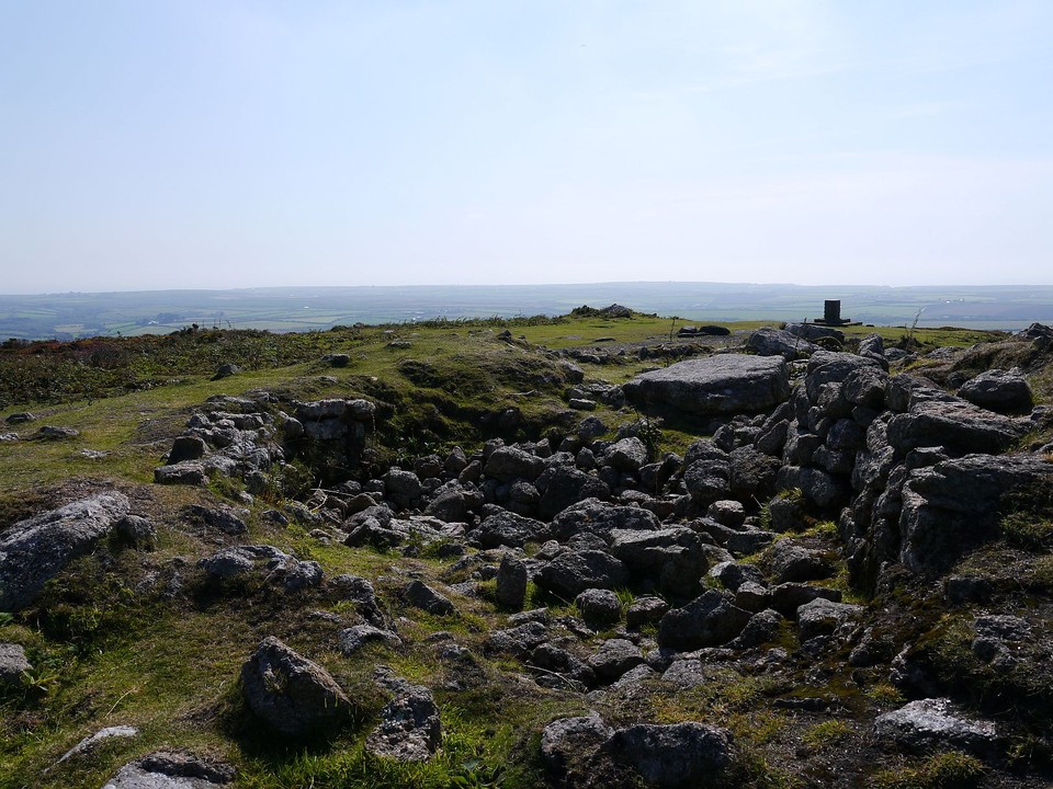 Chapel Carn Brea (Entrance Grave) by Meic