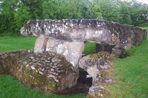 Tinkinswood (Burial Chamber) by Jane