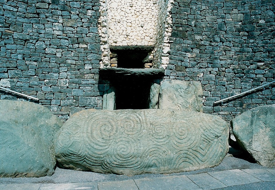Newgrange (Passage Grave) by GLADMAN