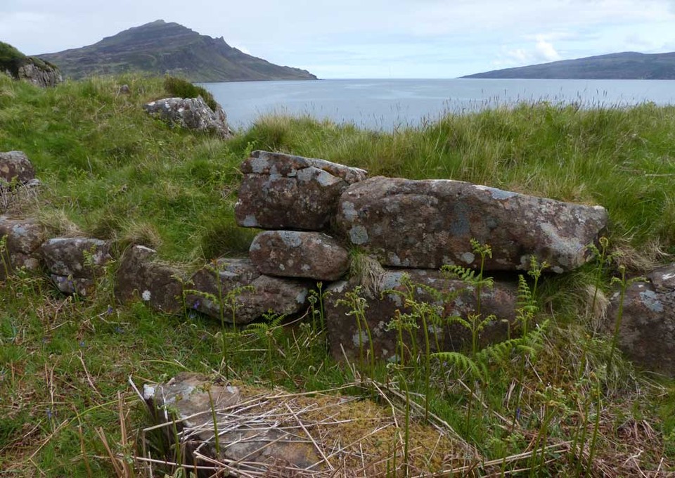 Dun Vlargveg (Stone Fort / Dun) by LesHamilton