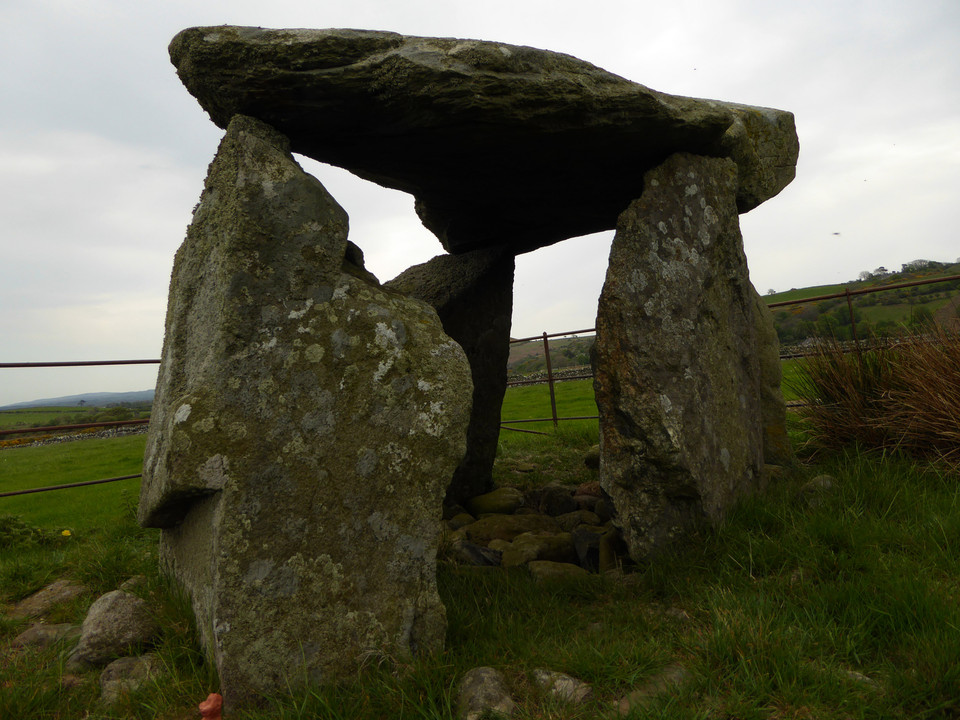 Bachwen Burial Chamber (Chambered Tomb) by thesweetcheat