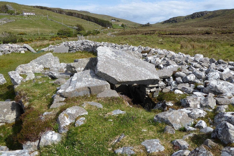 Cloghanmore (Court Tomb) by tjj