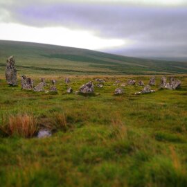 Down Tor (Stone Row / Alignment) by wickerman