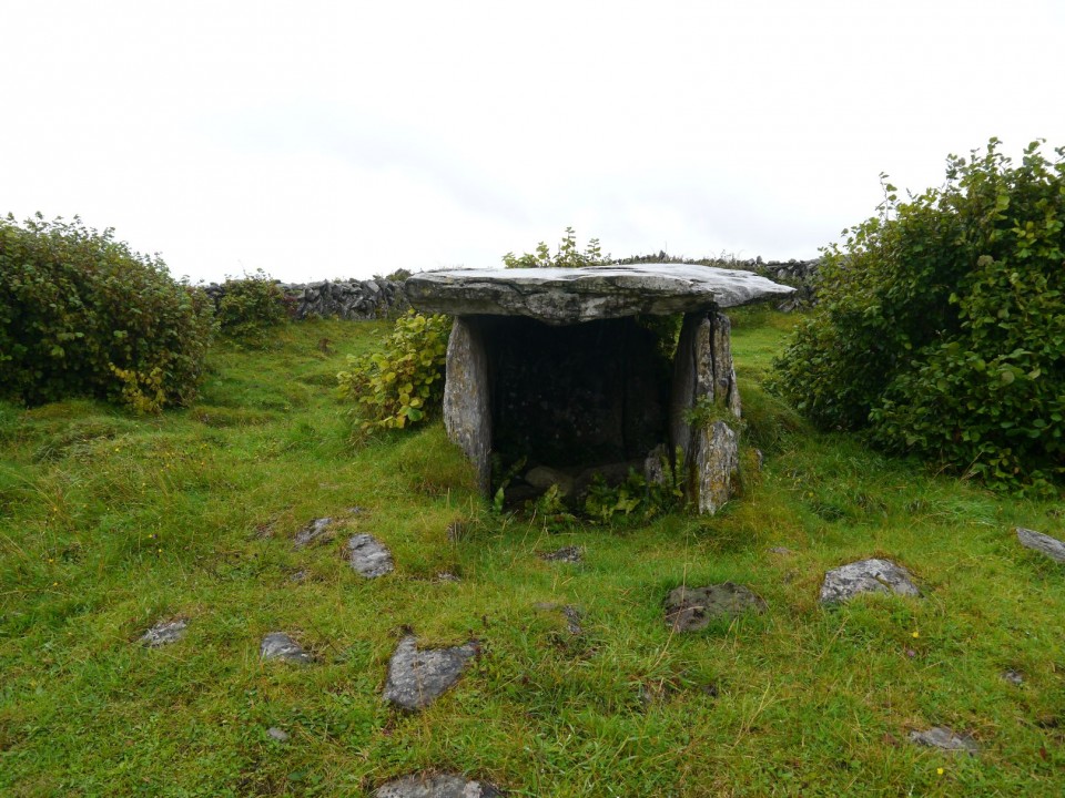 Gleninsheen (Wedge Tomb) by Meic