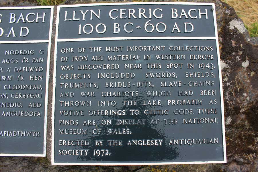 Llyn Cerrig-bach by baza