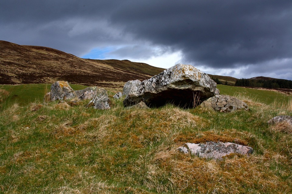 Cam Loch (Chambered Cairn) by GLADMAN
