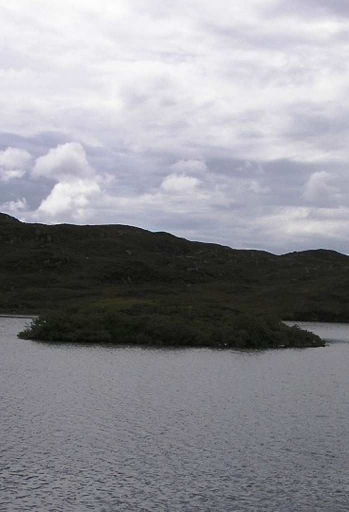 Loch an Duin (Scalpay) (Stone Fort / Dun) by drewbhoy